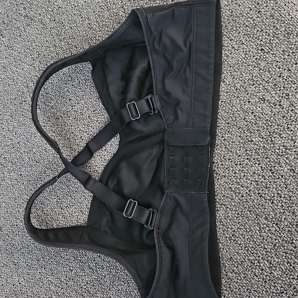 Lululemon workout Bra - Picture 3 of 8